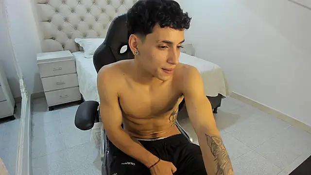 Snapshot of JhoanLeandro chatting on 11.19.25 JhoanLeandro online show from 11.19.25