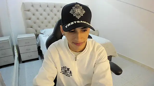 Snapshot of JhoanLeandro chatting on 11.30.25 JhoanLeandro online show from 11.30.25