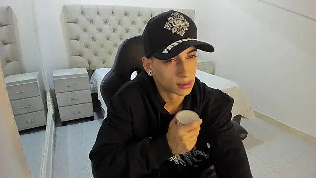 Snapshot of JhoanLeandro chatting on 12.01.25 JhoanLeandro online show from 12.01.25