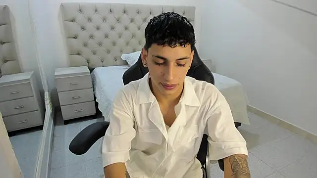 Snapshot of JhoanLeandro chatting on 12.02.25 JhoanLeandro online show from 12.02.25