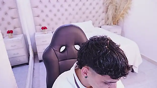 Snapshot of JhoanLeandro chatting on 06.22.26 JhoanLeandro online show from 06.22.26
