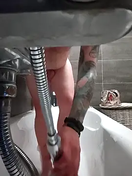 Snapshot of bouraktom6 chatting on 10.31.25 bouraktom6 online show from 10.31.25