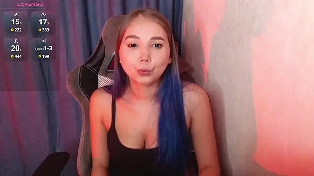 Snapshot of Stormy-Sea chatting on 03.18.25 Stormy-Sea online show from 03.18.25