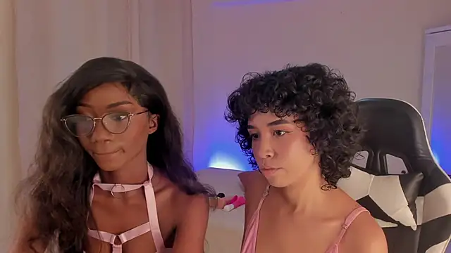 Snapshot of leahaltomm chatting on 02.15.25 leahaltomm online show from 02.15.25