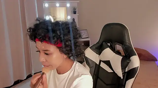 Snapshot of leahaltomm chatting on 03.06.25 leahaltomm online show from 03.06.25