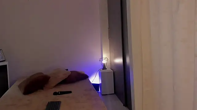 Snapshot of leahaltomm chatting on 03.07.25 leahaltomm online show from 03.07.25