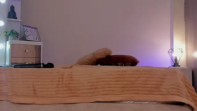 Snapshot of leahaltomm chatting on 03.09.25 leahaltomm online show from 03.09.25