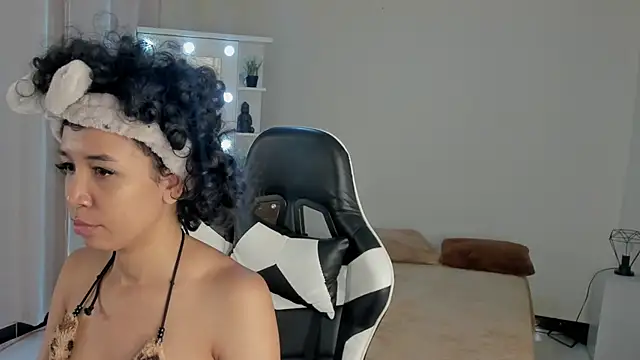 Snapshot of leahaltomm chatting on 03.14.25 leahaltomm online show from 03.14.25