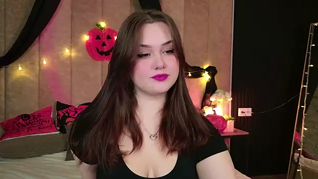 Snapshot of Kendra_Parlow chatting on 10.20.25 Kendra Parlow online show from 10.20.25