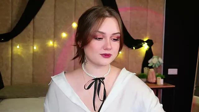 Snapshot of Kendra_Parlow chatting on 11.04.25 Kendra Parlow online show from 11.04.25