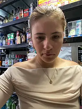 Snapshot of Andrea18_blonde chatting on 06.25.26 Andrea18 blonde online show from 06.25.26