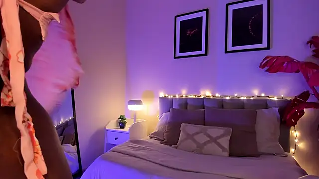 Gigi Strawberry online show from 01.14.26