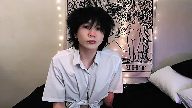 Snapshot of rennnuts chatting on 03.11.25 rennnuts online show from 03.11.25