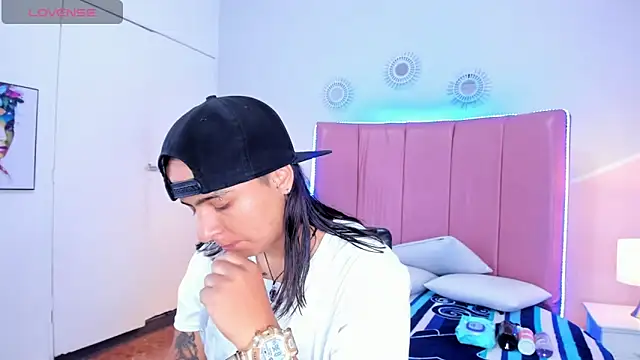 Liiam smith  online show from 10.27.25