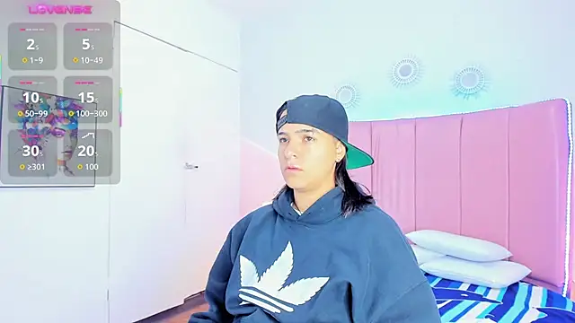 Liiam smith  online show from 11.09.25