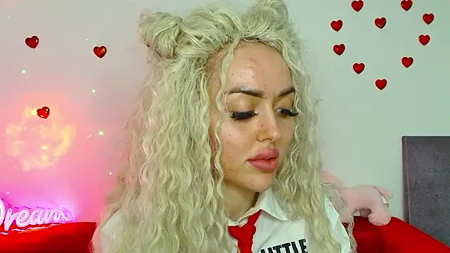 Snapshot of MissisCaty chatting on 02.02.25 MissisCaty online show from 02.02.25