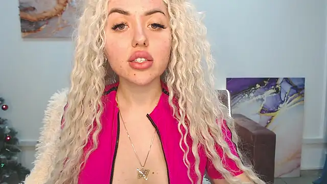 Snapshot of MissisCaty chatting on 02.04.25 MissisCaty online show from 02.04.25