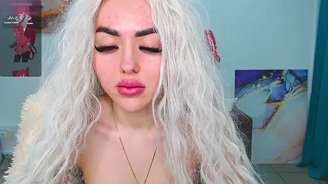 Snapshot of MissisCaty chatting on 03.15.25 MissisCaty online show from 03.15.25