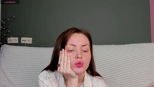 Lora Rosee online show from 02.06.25