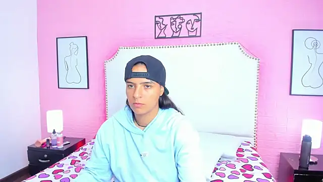  Emma whiitee  online show from 10.15.25