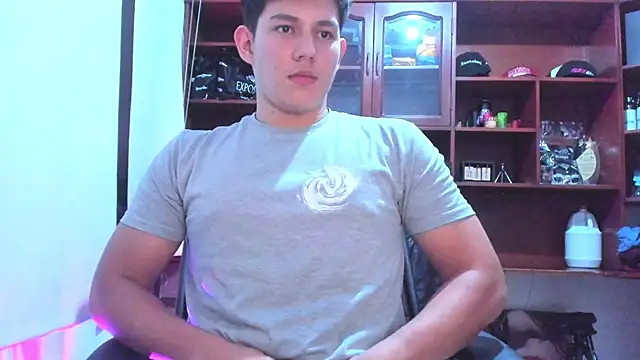 Snapshot of JamesCr_ chatting on 02.04.25 JamesCr online show from 02.04.25