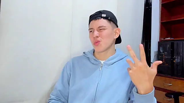 Snapshot of JamesCr_ chatting on 02.12.25 JamesCr online show from 02.12.25