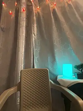 Snapshot of JamesCr_ chatting on 02.14.25 JamesCr online show from 02.14.25