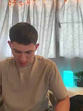 Snapshot of JamesCr_ chatting on 02.18.25 JamesCr online show from 02.18.25