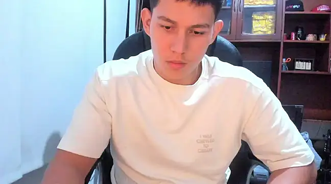 Snapshot of JamesCr_ chatting on 02.23.25 JamesCr online show from 02.23.25