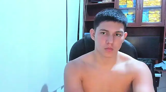 Snapshot of JamesCr_ chatting on 02.24.25 JamesCr online show from 02.24.25