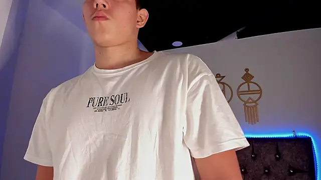 Snapshot of JamesCr_ chatting on 02.26.25 JamesCr online show from 02.26.25