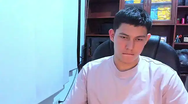 Snapshot of JamesCr_ chatting on 02.27.25 JamesCr online show from 02.27.25