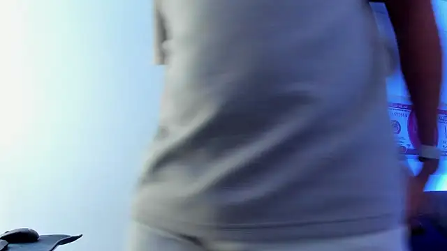 Snapshot of JamesCr_ chatting on 02.28.25 JamesCr online show from 02.28.25