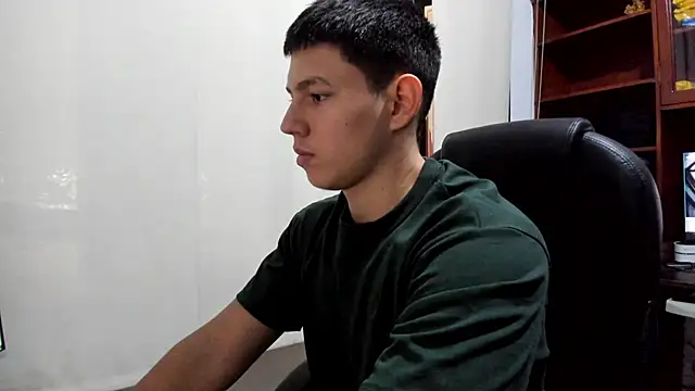 Snapshot of JamesCr_ chatting on 03.01.25 JamesCr online show from 03.01.25