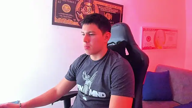 Snapshot of JamesCr_ chatting on 03.03.25 JamesCr online show from 03.03.25