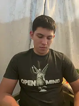 Snapshot of JamesCr_ chatting on 03.04.25 JamesCr online show from 03.04.25