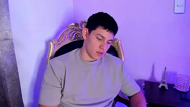 Snapshot of JamesCr_ chatting on 03.07.25 JamesCr online show from 03.07.25