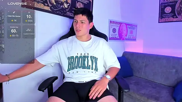 Snapshot of JamesCr_ chatting on 03.10.25 JamesCr online show from 03.10.25