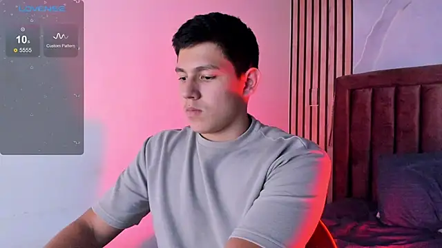 Snapshot of JamesCr_ chatting on 03.13.25 JamesCr online show from 03.13.25