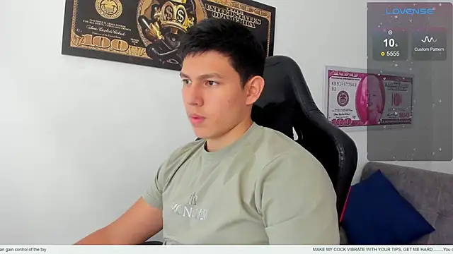 Snapshot of JamesCr_ chatting on 03.14.25 JamesCr online show from 03.14.25