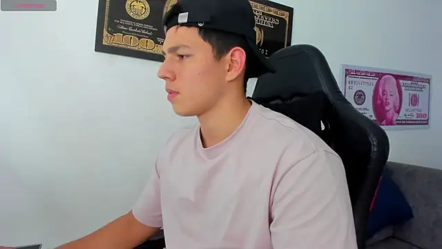 Snapshot of JamesCr_ chatting on 03.15.25 JamesCr online show from 03.15.25