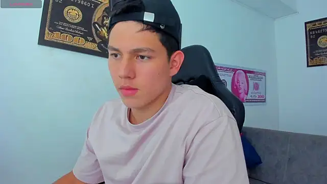 Snapshot of JamesCr_ chatting on 03.15.25 JamesCr online show from 03.15.25