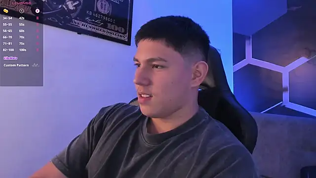 Snapshot of JamesCr_ chatting on 09.12.25 JamesCr online show from 09.12.25