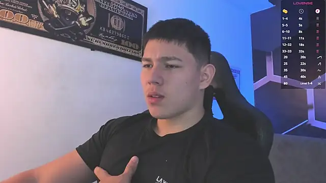 Snapshot of JamesCr_ chatting on 09.15.25 JamesCr online show from 09.15.25