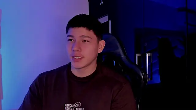 Snapshot of JamesCr_ chatting on 09.19.25 JamesCr online show from 09.19.25