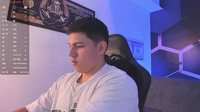 Snapshot of JamesCr_ chatting on 09.23.25 JamesCr online show from 09.23.25