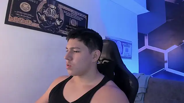 Snapshot of JamesCr_ chatting on 09.25.25 JamesCr online show from 09.25.25