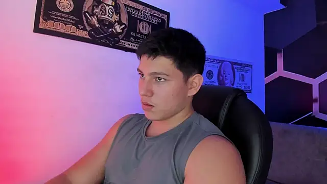 Snapshot of JamesCr_ chatting on 09.30.25 JamesCr online show from 09.30.25