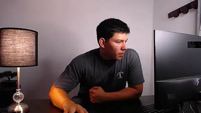 Snapshot of JamesCr_ chatting on 10.02.25 JamesCr online show from 10.02.25