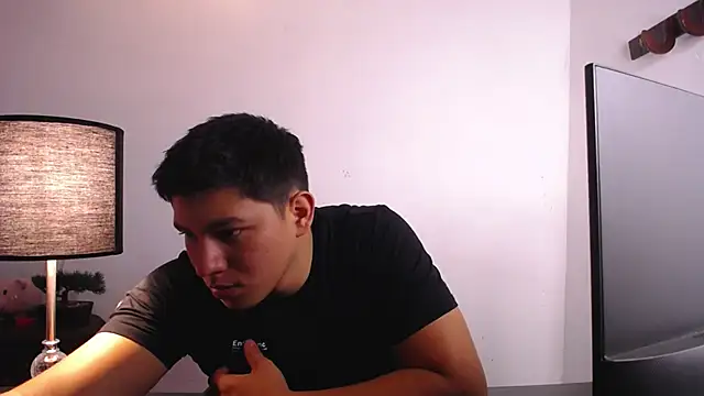 Snapshot of JamesCr_ chatting on 10.03.25 JamesCr online show from 10.03.25